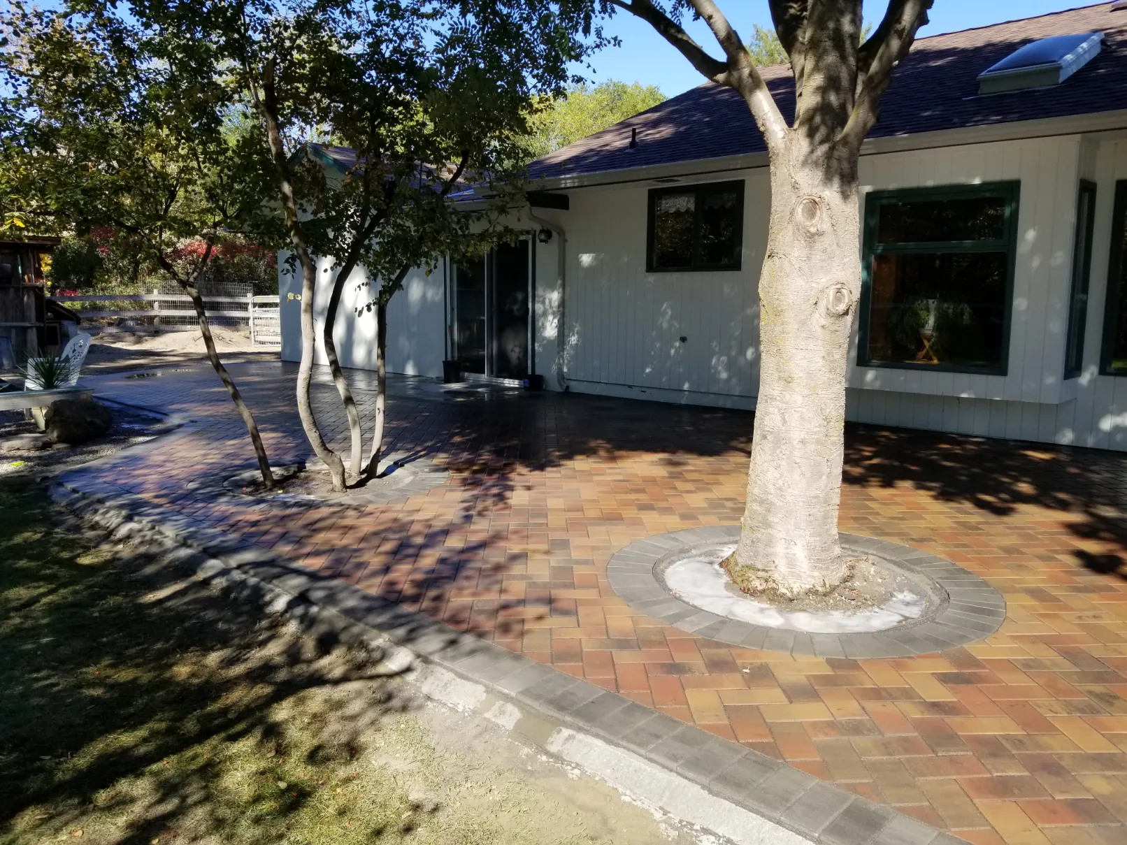 Modern backyard patio landscaping in Osoyoos